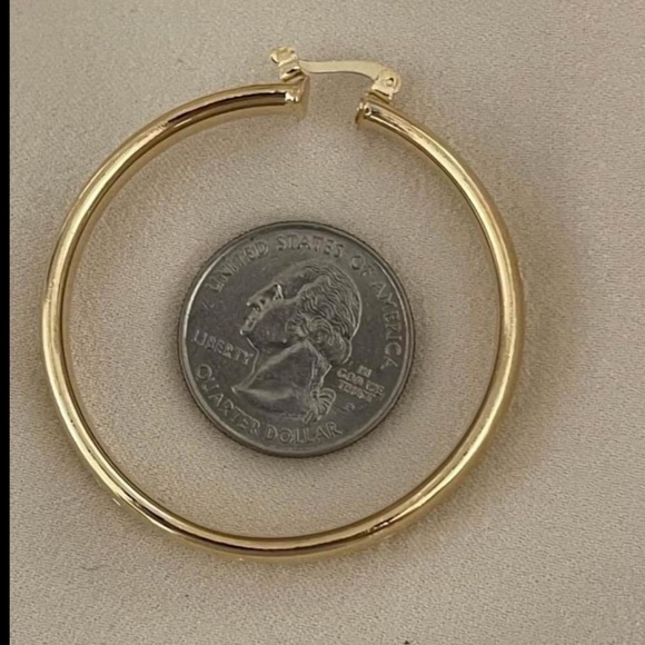 18k Gold Filled Diamond Cut Design Hoop Earrings 1.75” ✨ - Picture 7 of 9